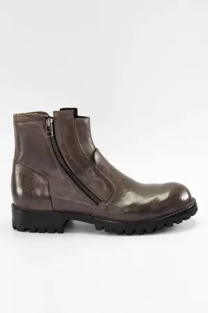 CAMDEN iron-grey ankle boots.